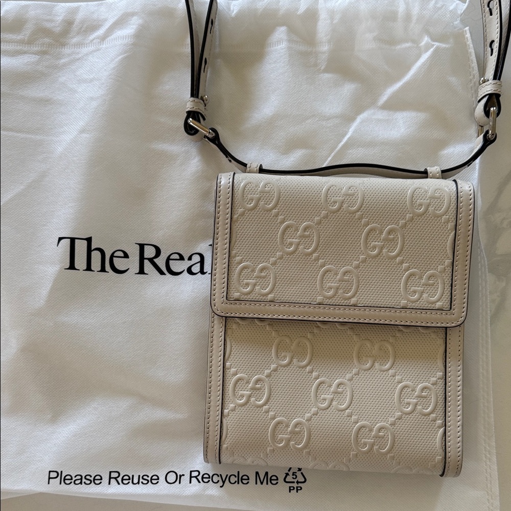 Gucci Elegant Cream Crossbody Bag - Picture 7 of 7